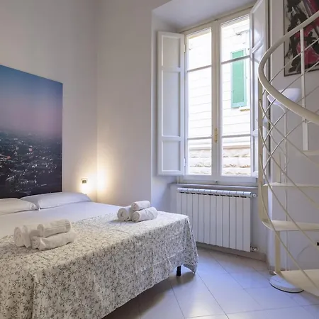Enjoyable Piazza Della Berlina Studio Apartment